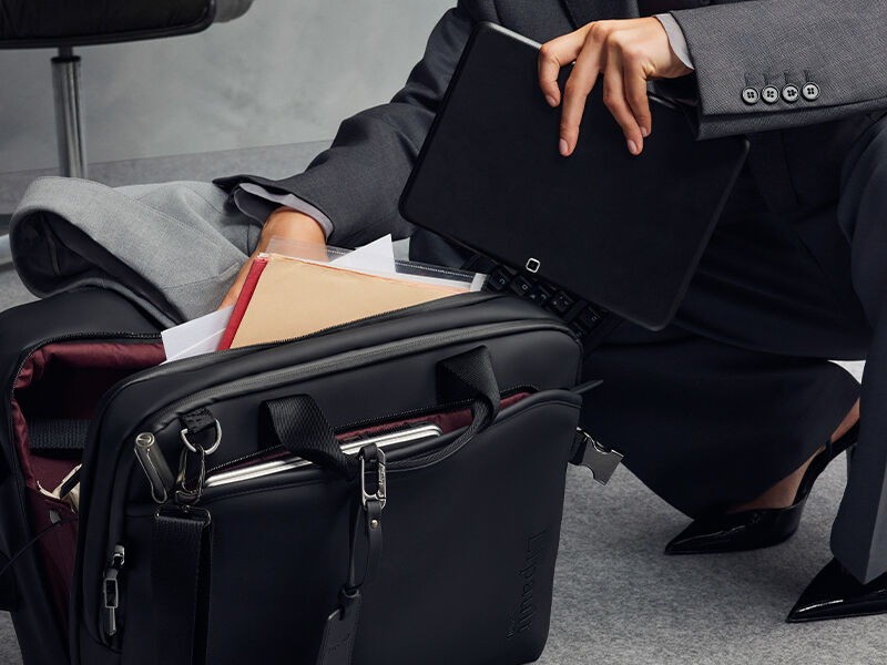 REKRYTOIJA NRO 3: LUOVA NOMADI & LENTOMIEHISTÖ